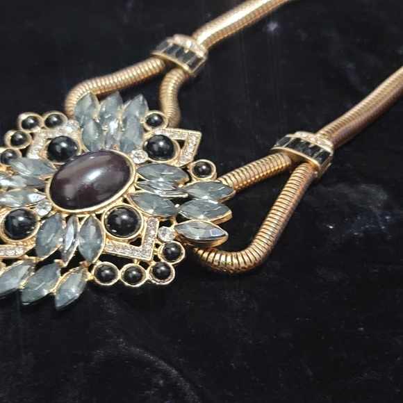 Vtg Gold Tone Necklace With Large Rhinestone Pendant - Picture 3 of 7